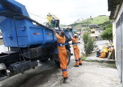 Nova Iguaçu: EMLURB incentiva descarte correto de entulho e outros tipos de lixo