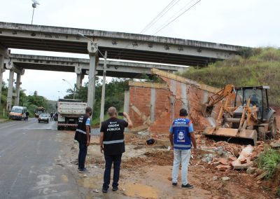 Obras irregulares são notificadas e demolidas pela Prefeitura de Nova Iguaçu
