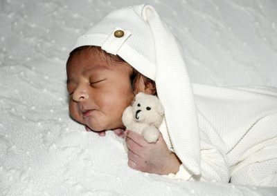 Maternidade Mariana Bulhões faz ensaio fotográfico temático de Páscoa com recém-nascidos