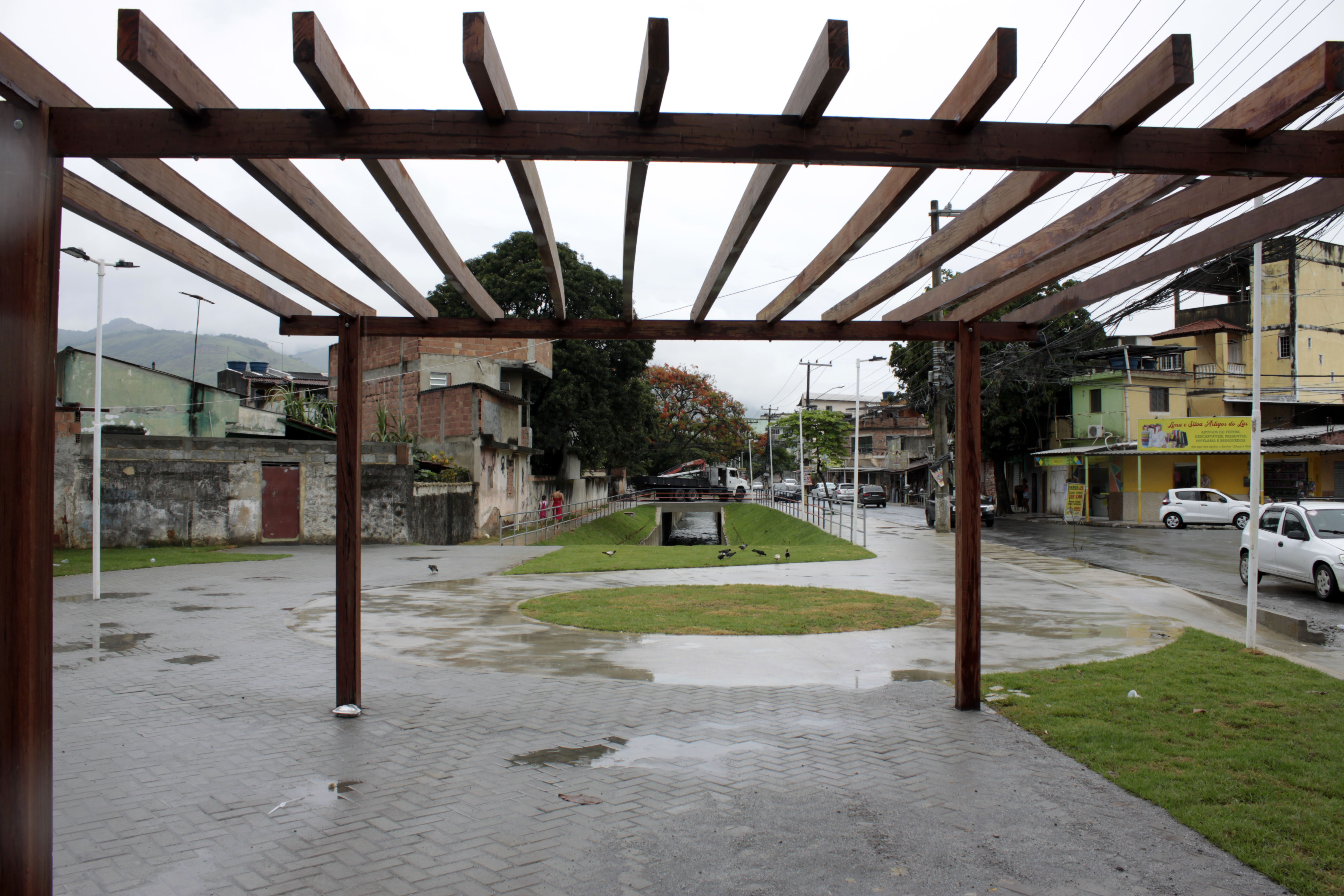 Obra em rio de Santa Eugênia está em fase final Prefeitura de Nova Iguaçu