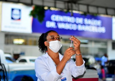 Campanha de vacinação bivalente contra covid-19 segue nesta quinta-feira (16) em Nova Iguaçu