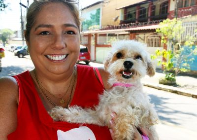 Cadela resgatada pela Prefeitura de Nova Iguaçu após temporal ganhará novo lar