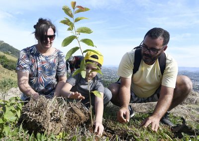 Prefeitura de Nova Iguaçu promove o plantio de mil mudas na Serra do Vulcão