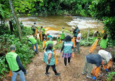 Prefeitura de Nova Iguaçu promove ação ambiental no Rio São Pedro e mobiliza moradores