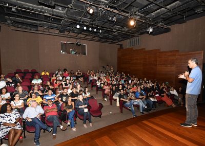 Nova Iguaçu homenageia assistentes sociais e pedagogos do município