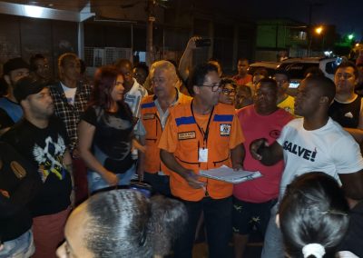 Prefeitura atua no Km 32 após rompimento de tubulação da Cedae