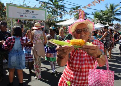 Arraial do Esmuti reúne centenas de pessoas em Nova Iguaçu