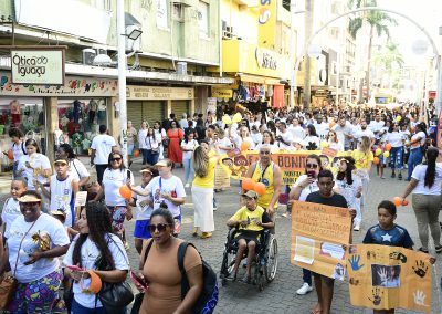 Caminhada de conscientização do Dia Nacional de Combate ao Abuso e à Exploração Sexual de Crianças e Adolescentes é realizada em Nova Iguaçu