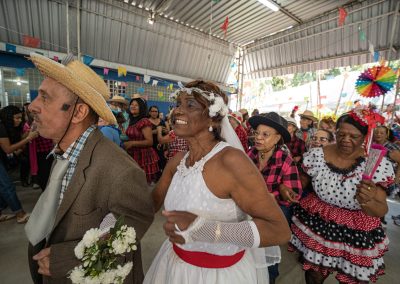Mais de 300 idosos participam do tradicional Arraiá do Esmuti em Nova Iguaçu