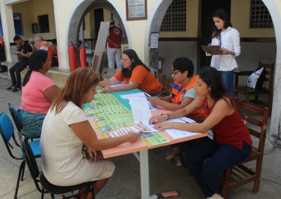 Mais de 200 moradores do Carmari participam de simulado de emergências da Defesa Civil
