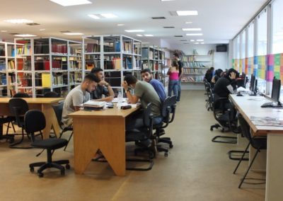 Nova Iguaçu recebe mais de 100 novos livros para Biblioteca Municipal Cial Brito
