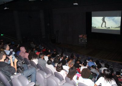Professores e alunos de escolas de Nova Iguaçu participam de festival de cinema