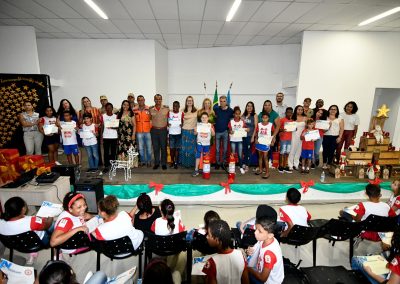 Alunos de Nova Iguaçu recebem certificados do projeto Bombeiro Mirim