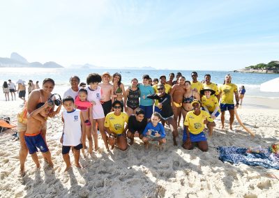 Alunos de Nova Iguaçu conhecem o mar em Copacabana pela primeira vez