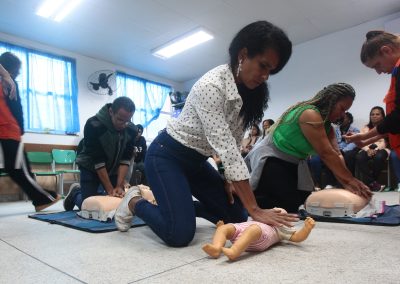 Projeto leva treinamento de primeiros socorros para dentro das escolas de Nova Iguaçu