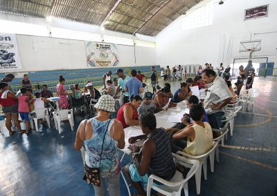 Futuros moradores do Residencial Santo Antônio assinam contratos