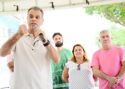 Prefeito anuncia obras no Rio Botas durante inauguração da Praça Vila Tânia