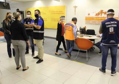 Prefeitura de Nova Iguaçu fiscaliza atendimentos em agências bancárias