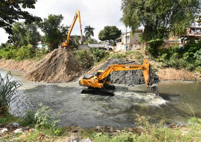 Nova Iguaçu intensifica limpeza de rios e valões para prevenir transbordamentos