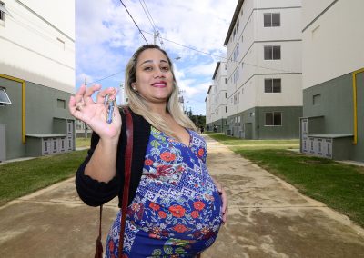 Moradores de Cabuçu recebem chaves  dos apartamentos do Villa Toscana