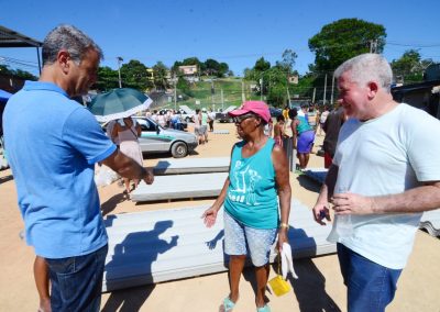 Prefeitura de Nova Iguaçu continua entregando telhas na cidade