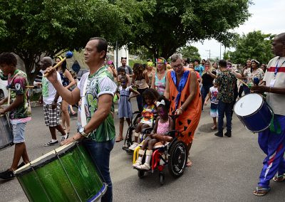 CASF promove baile de carnaval como tratamento terapêutico