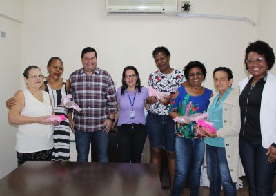 Nova Iguaçu faz doação de prótese de alpiste para mulheres com câncer de mama