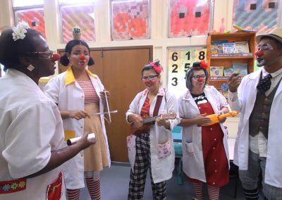 Palhaços ajudam pacientes internados no HGNI com muita alegria e diversão