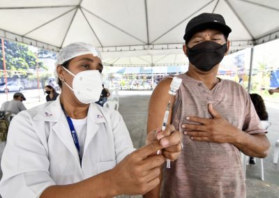 Nova Iguaçu vacina pessoas de 48 anos nesta sexta-feira (25)