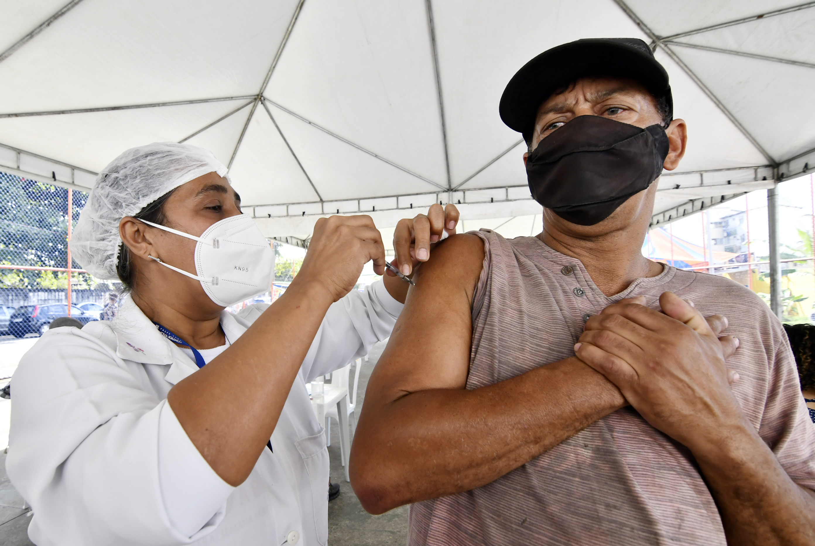 Nova Iguaçu vacina pessoas de 34 anos nesta terça-feira (27)