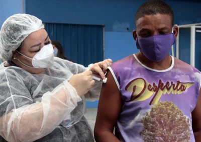 Nova Iguaçu vacina pessoas em situação de rua contra Covid-19 com vacina da Janssen