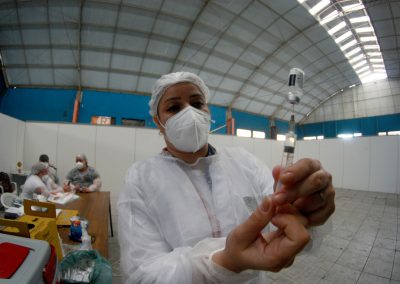 Nova Iguaçu vacina pessoas de 32 anos nesta terça-feira (03)