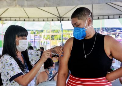 Nova Iguaçu vacina adolescentes de 14 anos neste sábado (18). Domingo (19) será exclusivamente para aplicação da dose de reforço