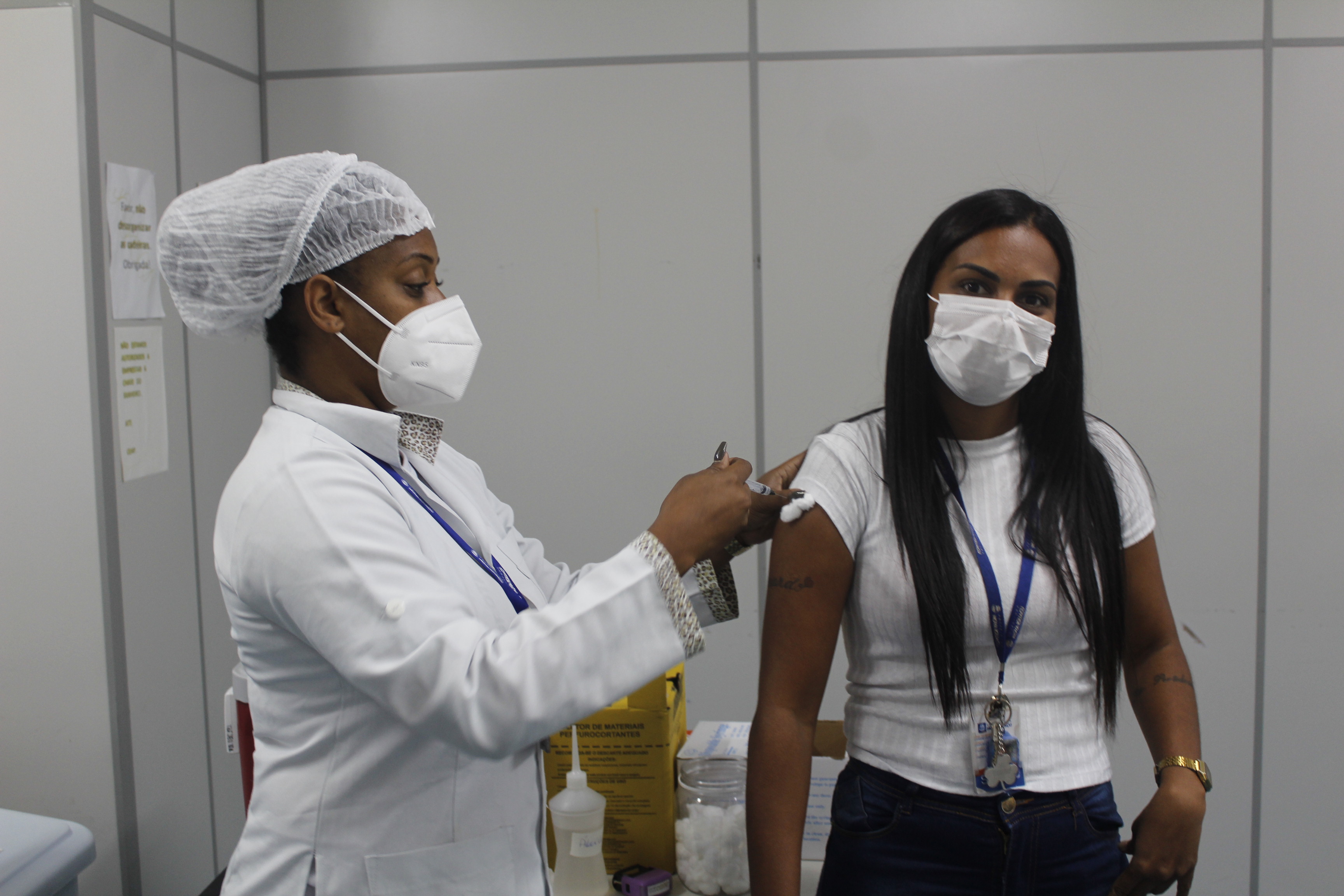 Nova Iguaçu vacinará contra a Covid-19 pessoas acima de 12 anos e antecipa dose de reforço de idosos acima de 60 anos e profissionais de saúde nesta quinta-feira (18)