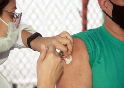 Nova Iguaçu antecipa aplicação do imunizante da Pfizer para 21 dias. Vacinação segue neste sábado (30)