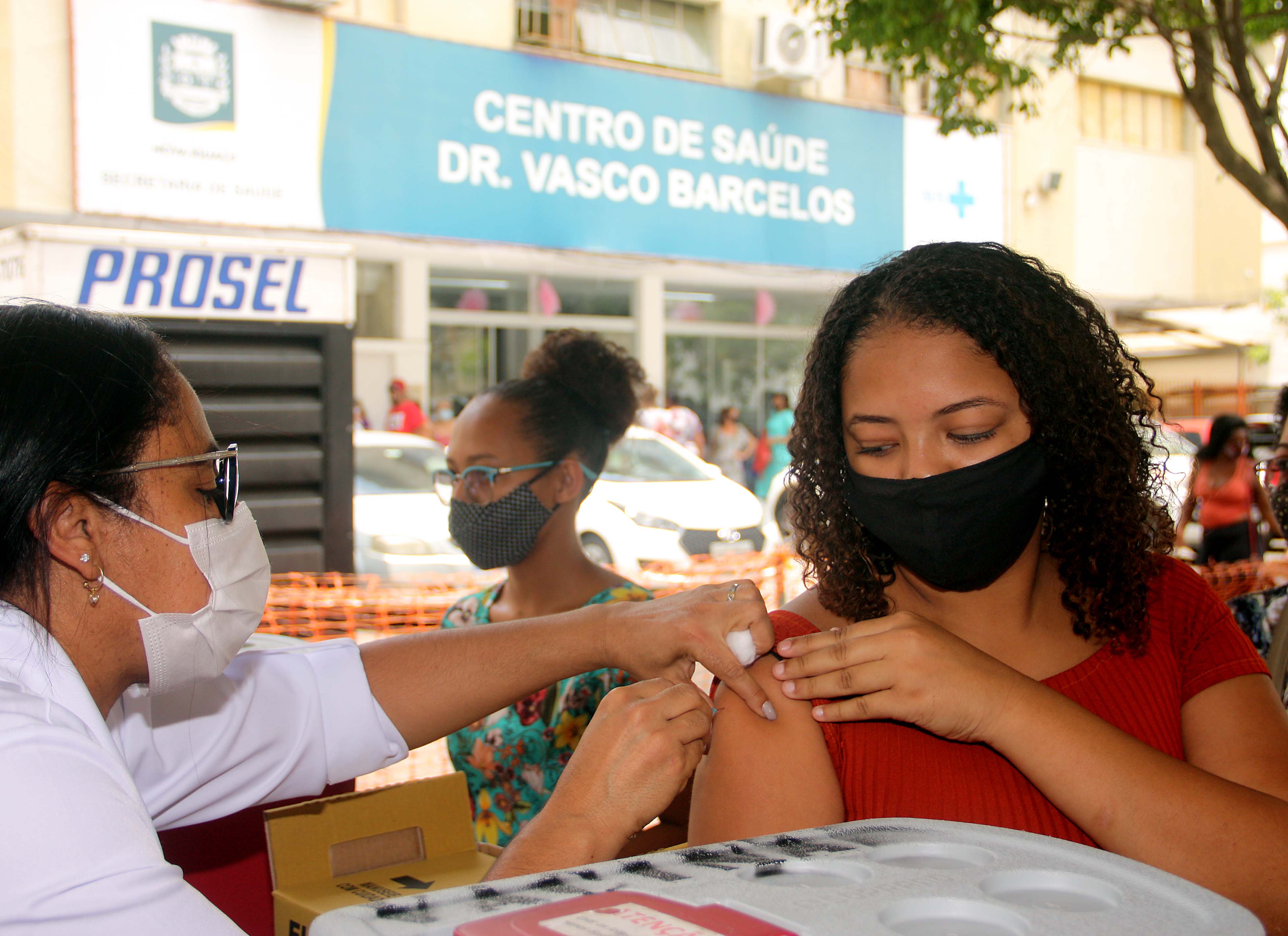 Nova Iguaçu segue com a vacinação contra Covid-19 nesta terça-feira (03)