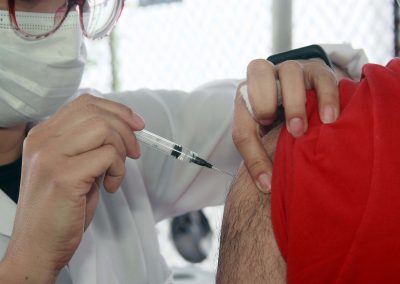 Nova Iguaçu aplicará dose de reforço contra COVID-19 em pessoas acima de 51 anos nesta semana