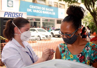 Nova Iguaçu segue vacinando pessoas acima de 12 anos neste sábado (4)