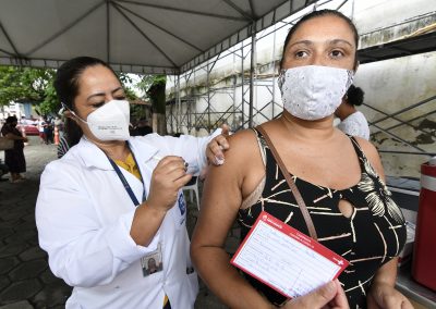 Nova Iguaçu vacina pessoas acima de 12 anos neste sábado