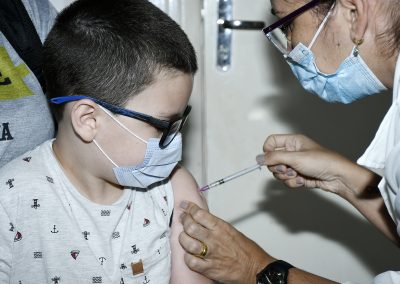 Meninos de 11 anos serão vacinados contra COVID-19 nesta quinta (20) em Nova Iguaçu