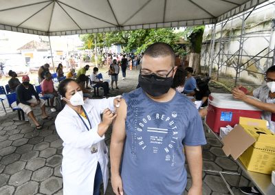 Nesta quinta-feira (24), a imunização contra Covid-19 segue em Nova Iguaçu