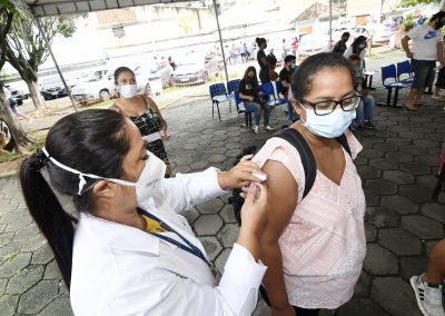 Nova Iguaçu segue vacinando contra a Covid-19 nesta sexta-feira (4)