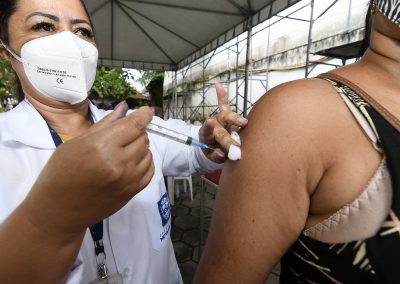 Nova Iguaçu segue vacinando a população contra a Covid-19 nesta terça-feira (15)