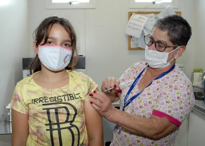 Nesta terça-feira (12) crianças de 5 a 11 anos, adolescente e adultos serão vacinados contra covid-19 em Nova Iguaçu