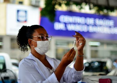 Campanha de vacinação bivalente contra covid-19 começa em Nova Iguaçu