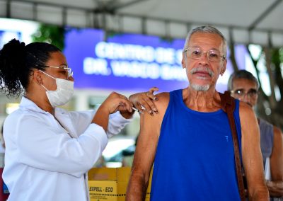 Nova Iguaçu aplica vacina bivalente contra Covid-19 em mais quatro pontos de vacinação neste sábado (11)