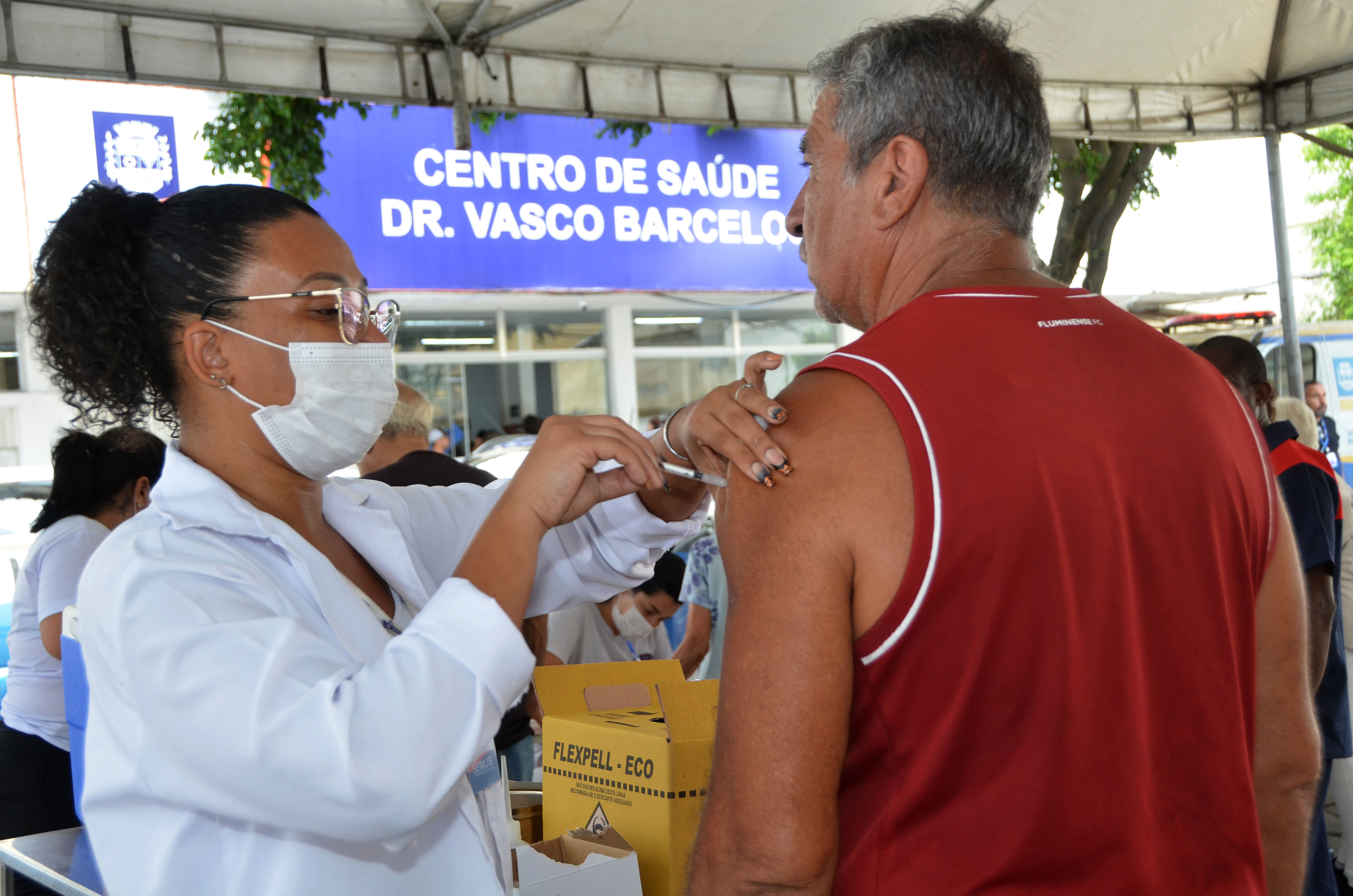 Campanha de vacinação bivalente contra Covid-19 segue em Nova Iguaçu nesta quinta-feira (20)