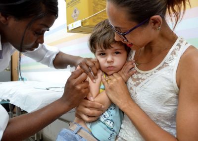 Nova Iguaçu imuniza crianças e adolescentes em Campanha Nacional de Multivacinação