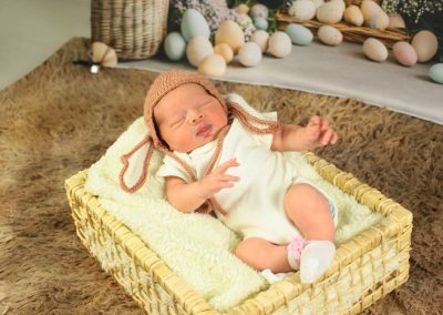 Recém-nascidos do Hospital Iguassú ganham ensaio fotográfico temático de Páscoa