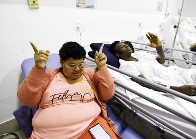 Musicoterapia alegra pacientes internados no Hospital Geral de Nova Iguaçu